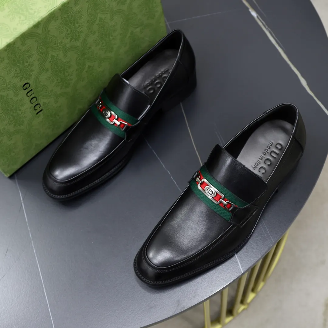 Men's shoes: 250🙅‍♂️🙅‍♂️🙅‍♂️Niuli Brand: GUCCI Size: 38-44 (45 can be customized) Level: Counter classic Material: Original soft cowhide upper Comfortable cowhide lining Original lightweight outsole Style category: Business casual footwear Driving leather shoes Color: Actual picture color